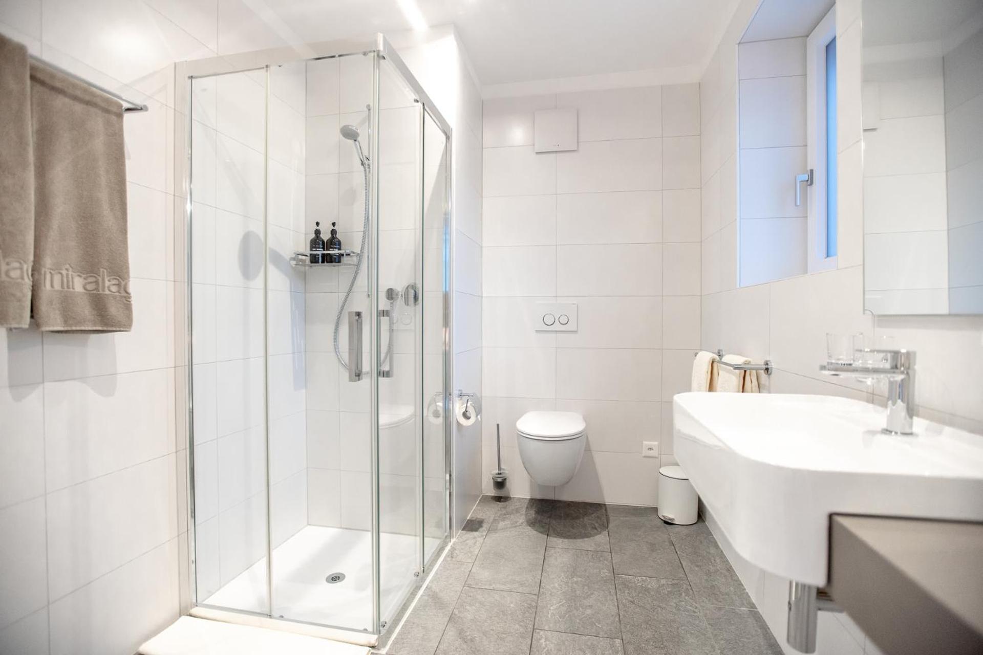 Miralago Locarno Easy Rooms Muralto Екстериор снимка